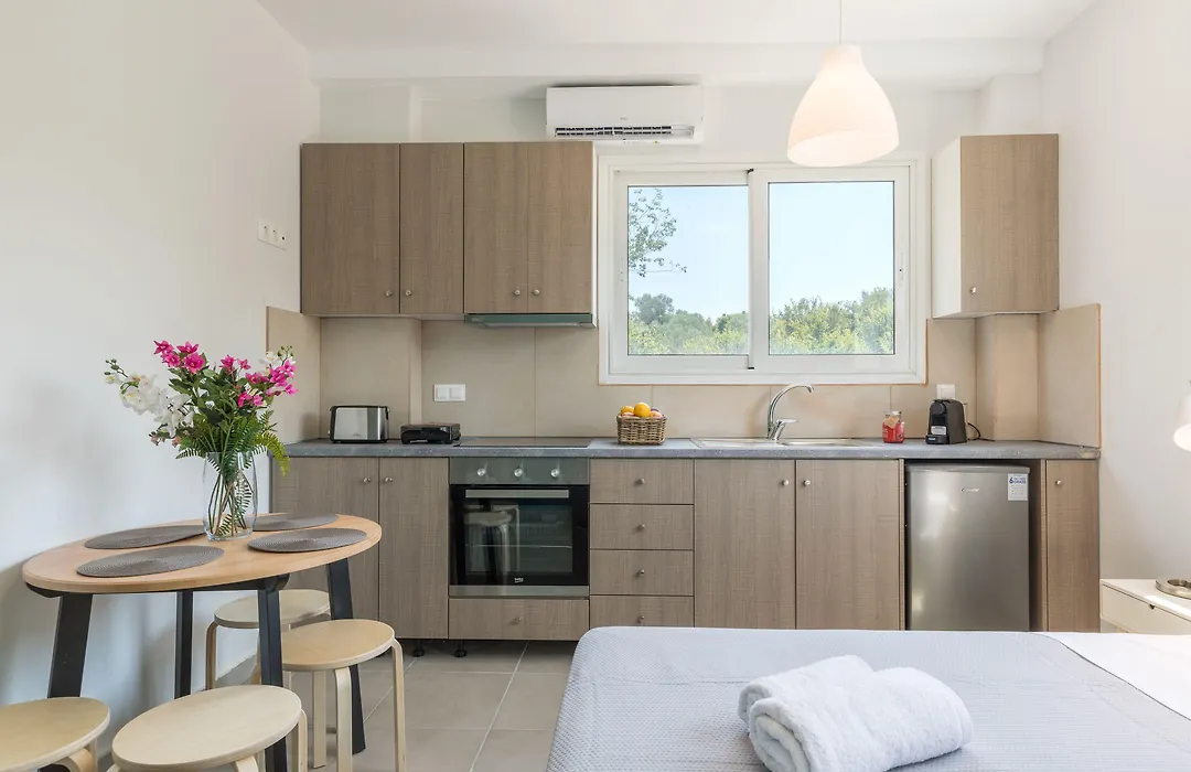 Local Hostel & Suites-1