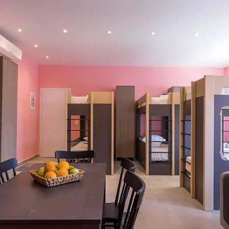 Local Hostel & Suites-3