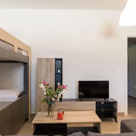 Local Hostel & Suites-3