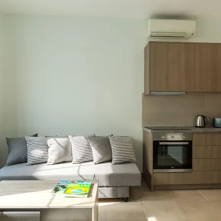Local Hostel & Suites-3
