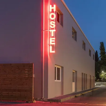 Local Hostel & Suites-2